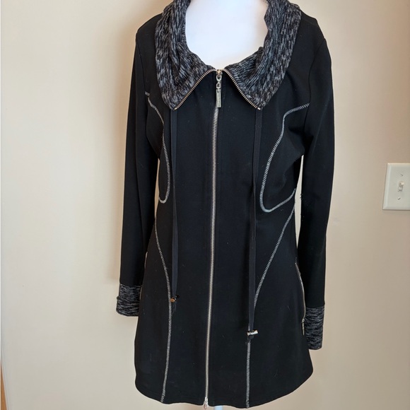 #277 Beautiful Couture Black and Gray Women's Tunic. Excellent condition. - Picture 2 of 15